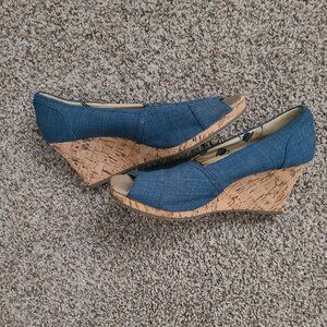 Wedge peep toe shoes